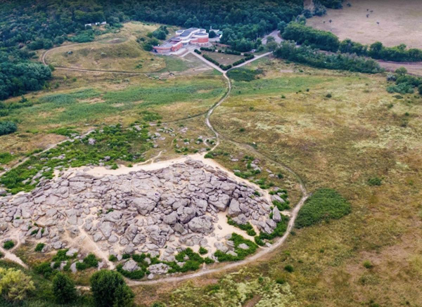 Image - An airview of Kamiana Mohyla